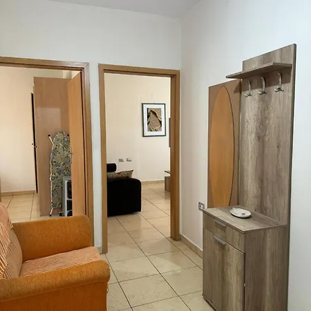 Apartman Lirzas *